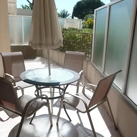 Apartment Seafront Haven: Modern 2-bed With Pool *