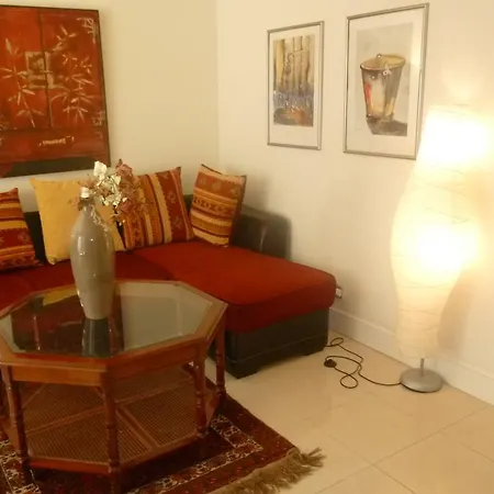 Seafront Haven: Modern 2-bed With Pool *