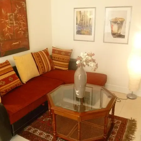 Stunning 2 Bed, 2 Bath On The Sea Front Has Swimming Pool And Is A Secure Modern Building 464 * Cannes