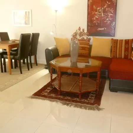 Seafront Haven: Modern 2-bed With Pool Apartment Cannes