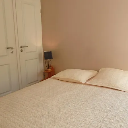 Apartment Seafront Haven: Modern 2-bed With Pool *