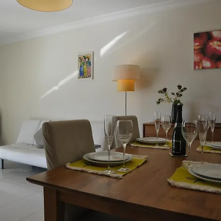 Seafront Haven: Modern 2-bed With Pool *