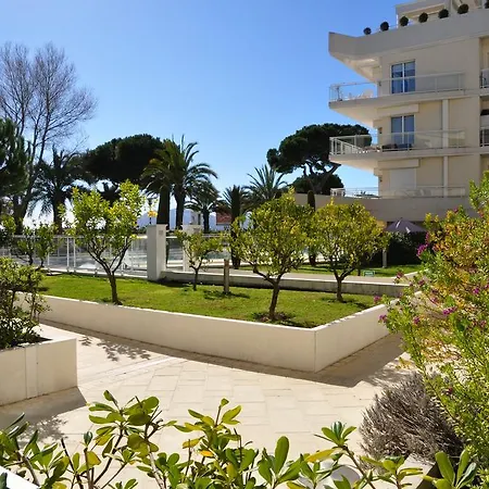 Seafront Haven: Modern 2-bed With Pool Apartment Cannes