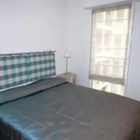 Seafront Haven: Modern 2-bed With Pool