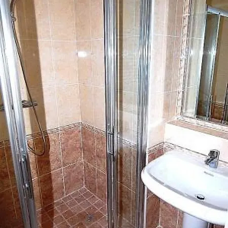 Seafront Haven: Modern 2-bed With Pool *