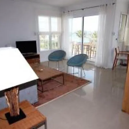 Apartment Seafront Haven: Modern 2-bed With Pool *