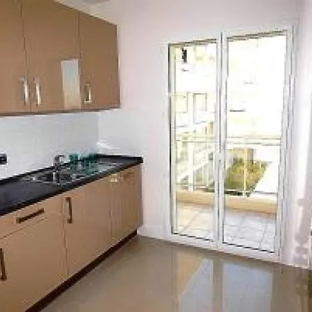 Seafront Haven: Modern 2-bed With Pool Apartment Cannes