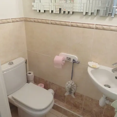 Stunning 2 Bed, 2 Bath On The Sea Front Has Swimming Pool And Is A Secure Modern Building 464