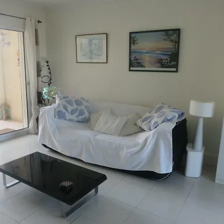Daire Stunning 2 Bed, 2 Bath On The Sea Front Has Swimming Pool And Is A Secure Modern Building 464 Cannes